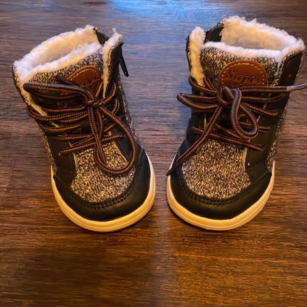 Baby boy like new boots